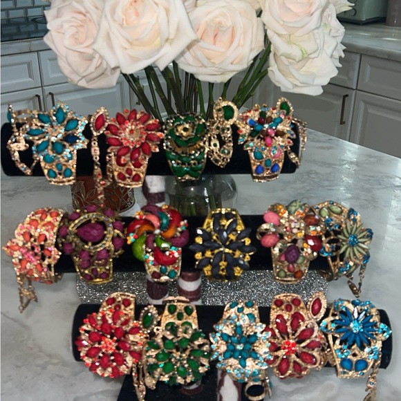 Gorgeous bracelets with and with out attached rings - Picture 10 of 11